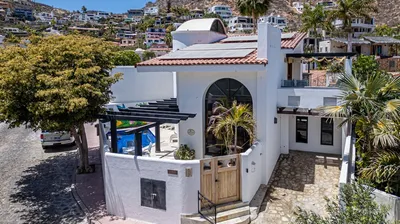 Casa Colibri, Pedregal Camino Del Cerro — Casa en venta en Cabo San Lucas