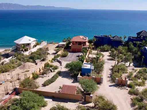 Stunning Views & Serenity – Beautiful, unobstructed views, calming waves, and fresh sea air in a peaceful atmosphere.