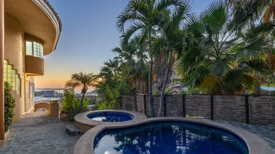 Casa Mariposa 630 Camino Del Cerro — Casa en venta en Cabo San Lucas