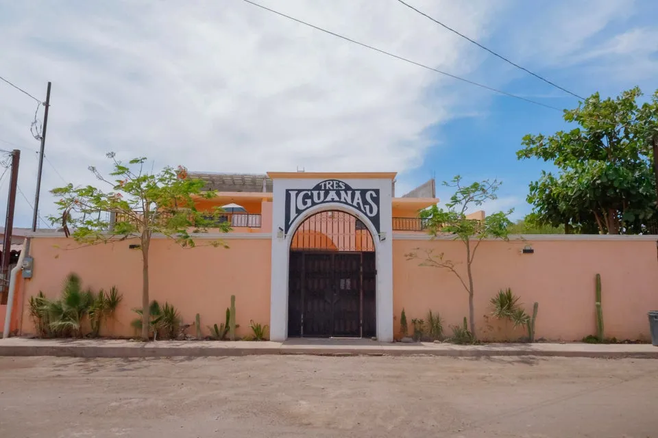 Tres Iguanas Hotel Dionisia Villarino — Commercial for sale in Loreto