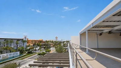 Terrace With View To Avenue Plaza Pescador T4 — Commercial for sale in San José del Cabo