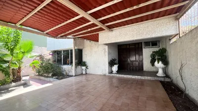 Casa Esterito 640 Calle Ignacio Altamirano — House for sale in La Paz
