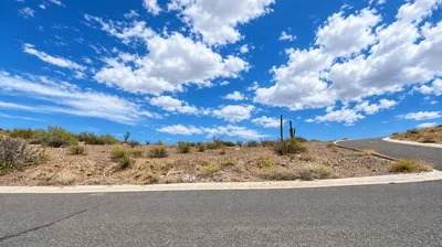 Maravia 28 Av. Santa Marlis — Land for sale in La Paz